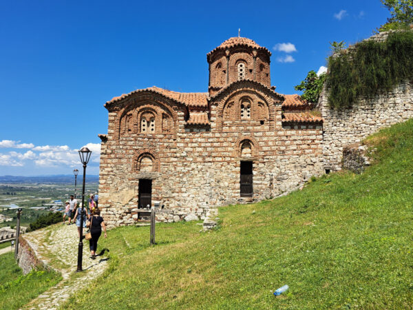 10 Berat Festung Hl. Dreifaltigkeitskirche 600x450 - Südwestbalkan 2025