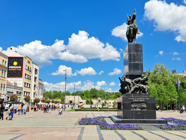 10 Nis Koenig Milan Platz 600x450 - Bulgarien 2024