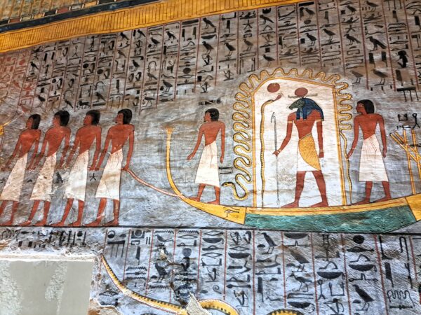 125 Luxor Theben West Tal der Koenige Felsengrab Ramses I. Sonnenbarke mit Gott Re 1 600x450 - Ägypten 2024