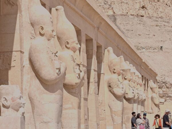 129 Luxor Theben West Totentempel der Hatschepsut Osiris Pfeiler 1 600x450 - Ägypten 2024