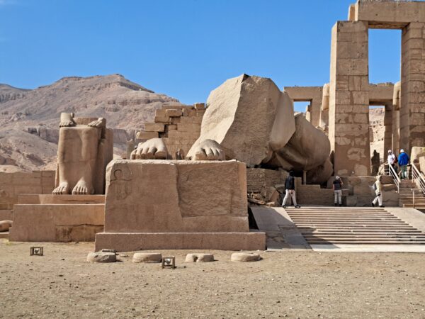 137 Luxor Theben West Ramesseum Reste Kolossalstatue Ramses II 1 600x450 - Ägypten 2024