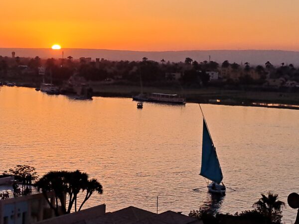 139 Luxor Sonnenuntergang am Nil 1 600x450 - Ägypten 2024