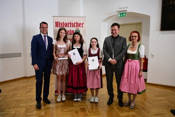13 Preistraegerinnen BG BRG Knittelfeld 600x400 - Wartinger- und Tremelmedaille 2025