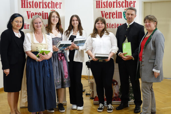 16 PreistraegerInnen HAK HAS Leibnitz 1 600x400 - Verleihung Wartinger- und Tremelmedaille 2024
