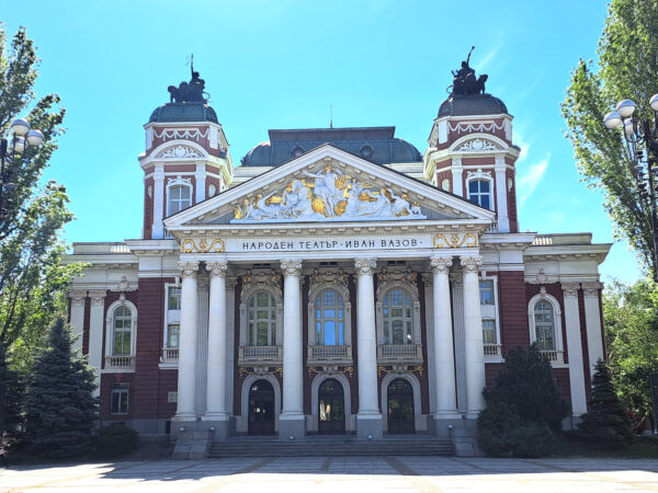 16 Sofia Nationaltheater 600x450 - Bulgarien 2024