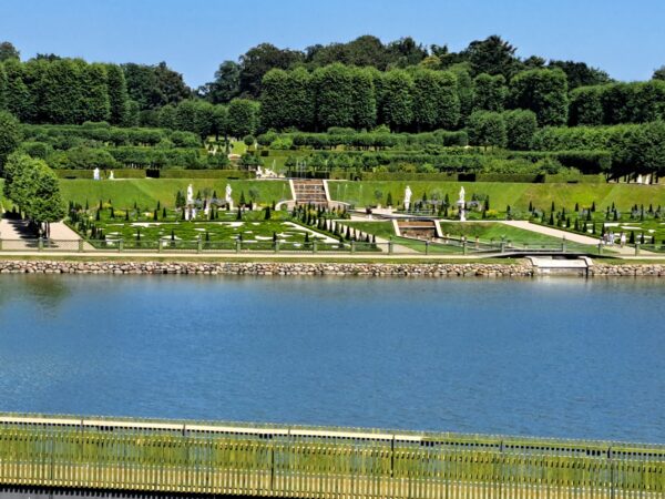 19 Hillerod Schloss Frederiksborg Park 600x450 - D&auml;nemark 2026
