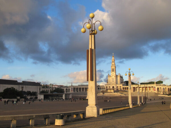 19 Fatima 600x450 - Portugal 2025