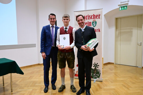19 Georg Teibinger stellvertretend fuer die Tremelpreistraeger Fynn Pruenster und Artur Irmler 600x400 - Wartinger- und Tremelmedaille 2025