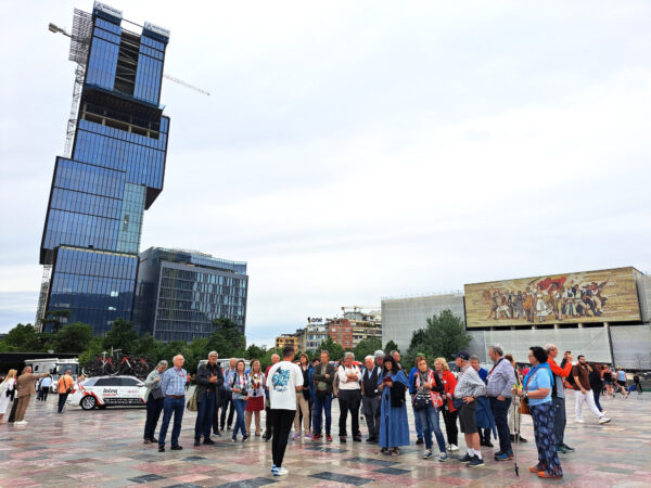 1 Tirana Skanderbeg Platz Kulturpalast 600x450 - Südwestbalkan 2025