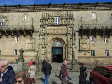 2016 Jakobsweg 50 Santiago Praza de Obradoiro Hostal dos Reis Católicos 375x281 - Jakobsweg 2016