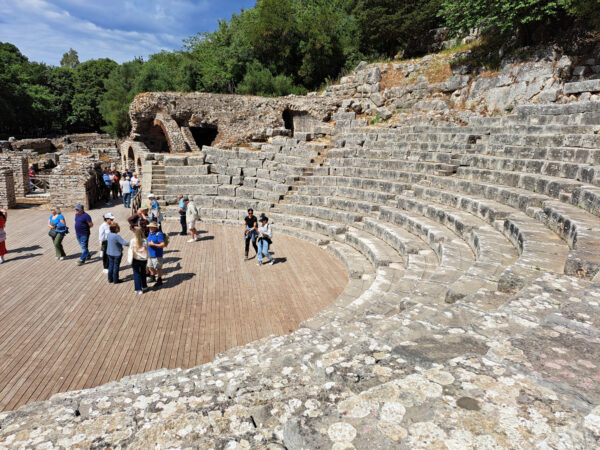 21 Butrint Antikes Theater 600x450 - Südwestbalkan 2025