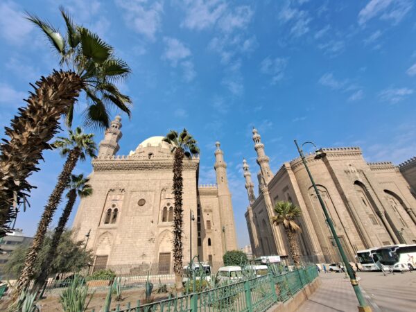 21 Kairo Sultan Hassan Moschee l. El Riffa Moschee 1 600x450 - Ägypten 2024