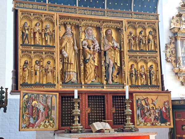 25 Aarhus Dom Fluegelaltar 600x450 - D&auml;nemark 2026