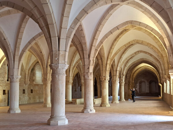 26 Alcobaca Zisterzienserabtei Dormitorium 600x450 - Portugal 2025