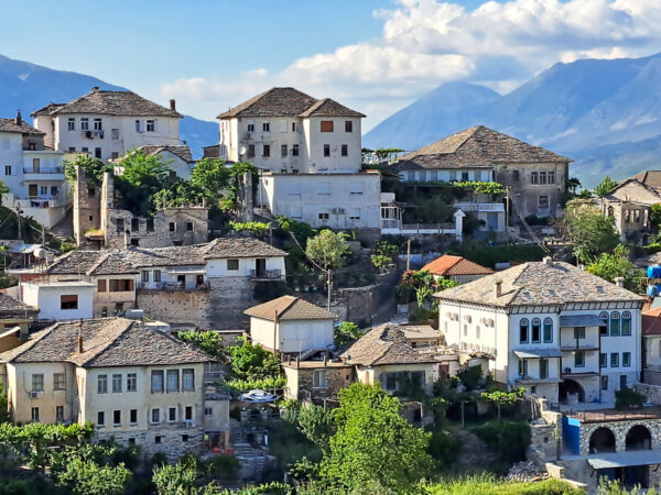 26 Gjirokaster 600x450 - Südwestbalkan 2025