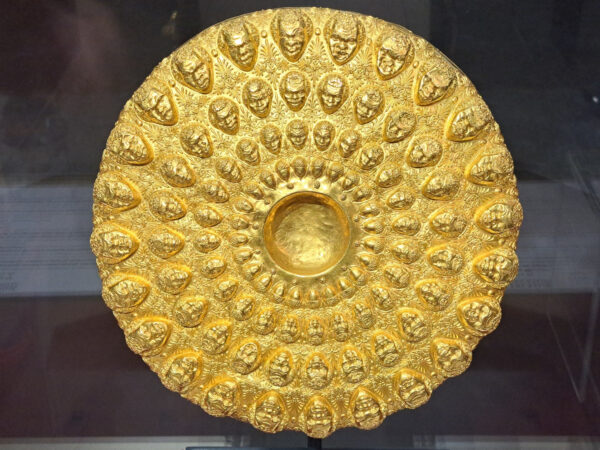 27 Sofia Nationalmuseum Goldschatz von Panagyurishte Phiale 600x450 - Bulgarien 2024