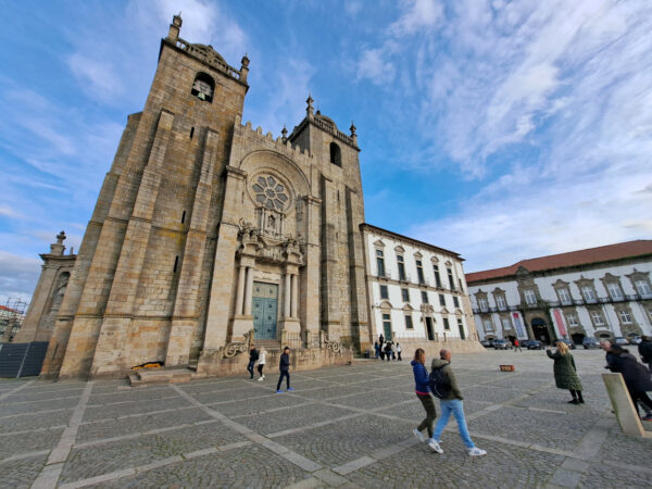 2 Porto Kathedrale und Bischofspalast 600x450 - Portugal 2025