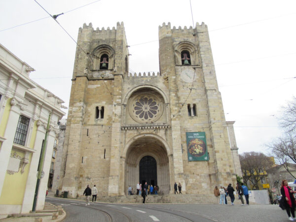 30 Lissabon Kathedrale 600x450 - Portugal 2025