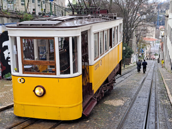 35 Lissabon Elevador da Gloria 600x450 - Portugal 2025
