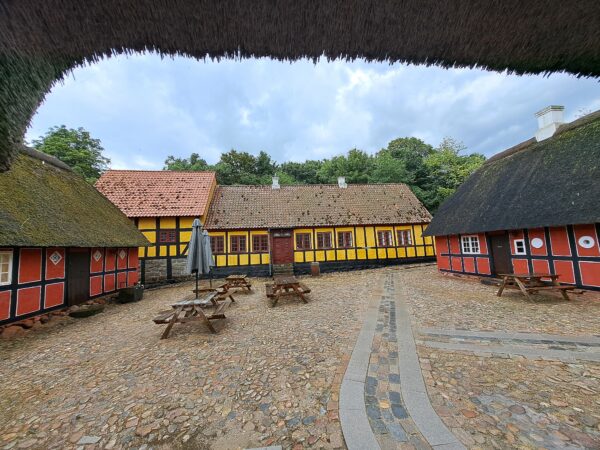 36 Hobro Wikingerringburg Fyrkat Museum 600x450 - D&auml;nemark 2026