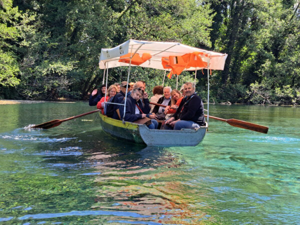 36 Bootsfahrt am Quellfluss des Schwarzen Drin 600x450 - Südwestbalkan 2025