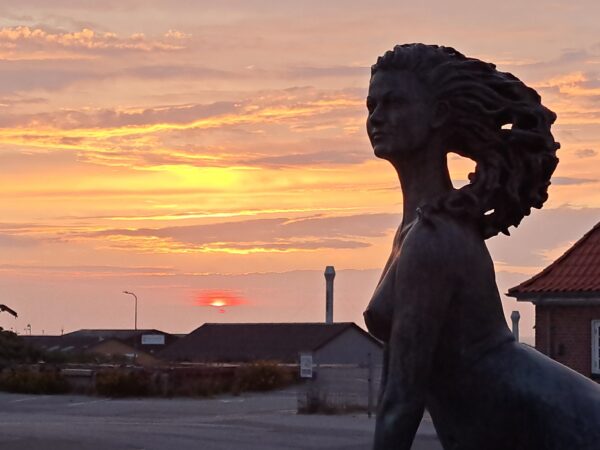 37 Hirtshals Hafen Sonnenuntergang 600x450 - D&auml;nemark 2026