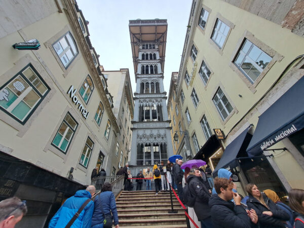 39 Lissabon Elevador de Santa Justa 600x450 - Portugal 2025