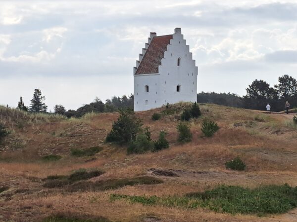 40 Skagen Den Tilsandede Kirke 600x450 - D&auml;nemark 2026