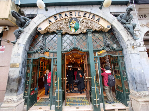 40 Lissabon Chiado Cafe A Brasileira 600x450 - Portugal 2025