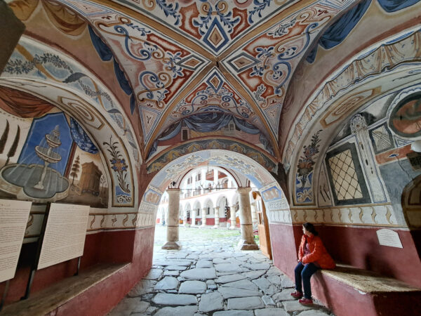 42 Rila Kloster Samokov Tor 600x450 - Bulgarien 2024