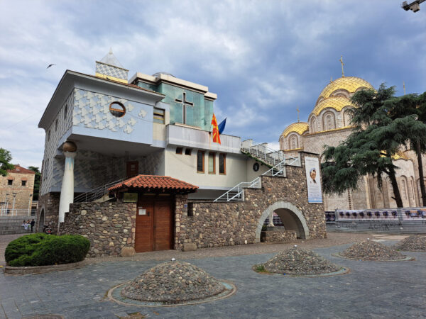 50 Skopje Mutter Teresa Gedenkhaus 600x450 - Südwestbalkan 2025