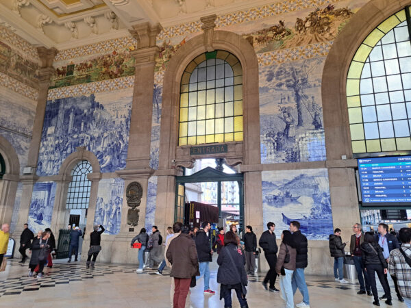 5 Porto Bahnhof Sao Bento 600x450 - Portugal 2025