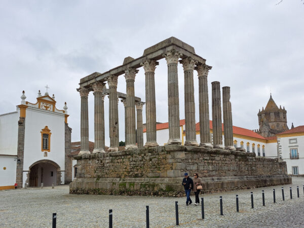 60 Evora Templo Romano 600x450 - Portugal 2025