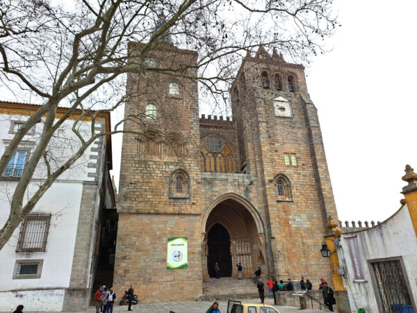 61 Evora Kathedrale 600x450 - Portugal 2025