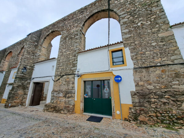 65 Evora Aquaeduktverbauungen 600x450 - Portugal 2025