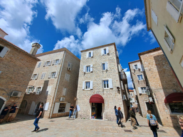 77 Budva Altstadt Platz der Poeten 600x450 - Südwestbalkan 2025