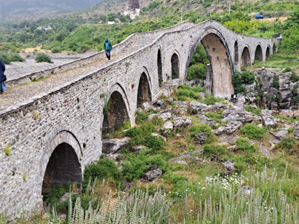 82 Skhoder Mesi Bruecke 600x450 - Südwestbalkan 2025