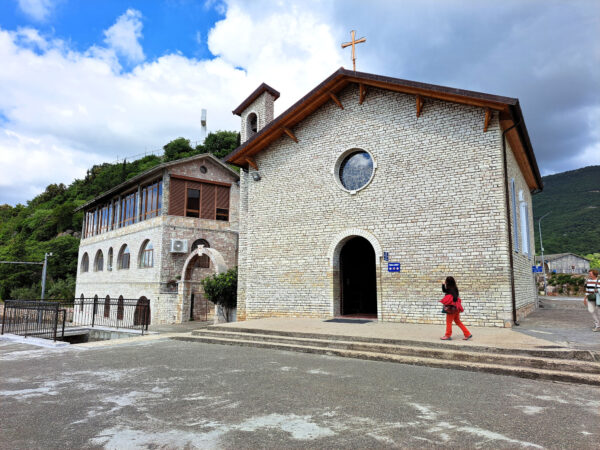 83 Lac Franziskanerkloster 600x450 - Südwestbalkan 2025