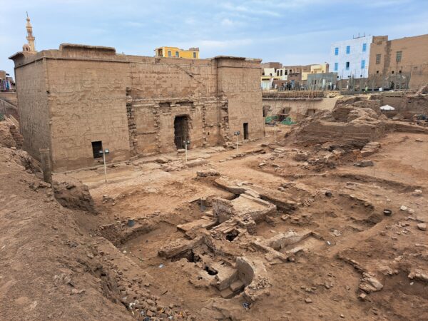 86 Esna Chnum Tempel Ausgrabung 1 600x450 - Ägypten 2024