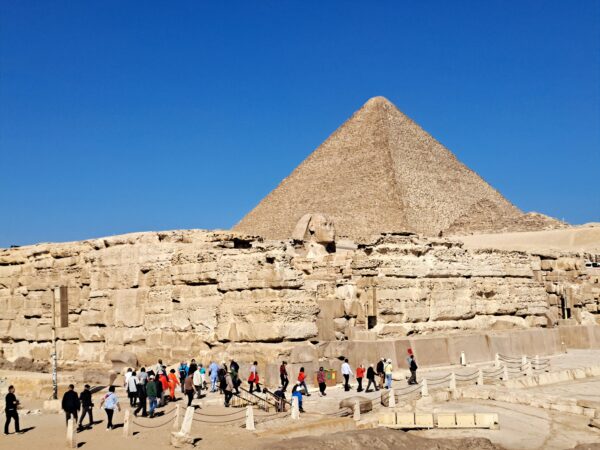 8 Giseh Sphinx und Cheops Pyramide 1 600x450 - Ägypten 2024