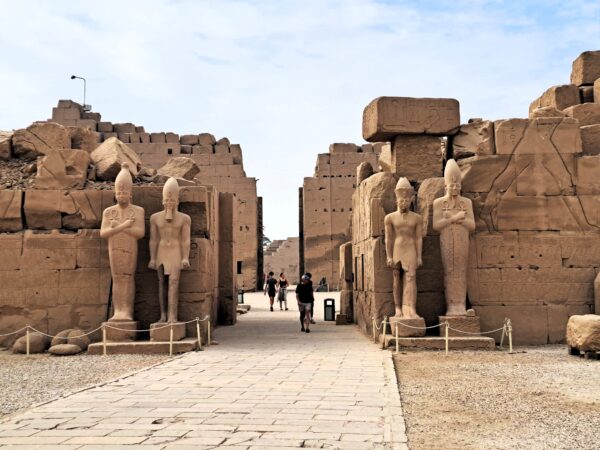 93 Luxor Karnak Tempel Siebenter Pylon 1 600x450 - Ägypten 2024
