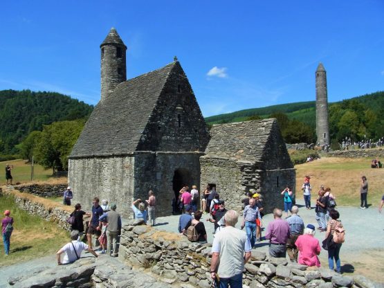 Fahrten 2018 Irland 06 Glendalough RFH 555x416 - Irland 2018