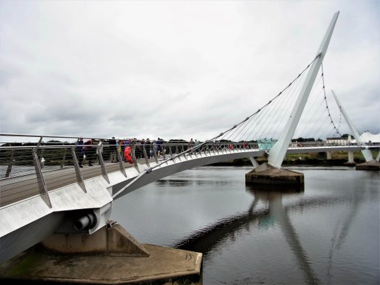 Fahrten 2018 Irland 46 Londonderry Peace Bridge RFH R0042981 555x416 - Irland 2018