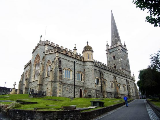 Fahrten 2018 Irland 50 Londonderry Columbs Cathedral RFH R0043063 555x416 - Irland 2018