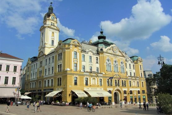 Fahrten 2018 Serbien 04 Fünfkirchen Rathaus RFH R0041236 555x370 - Habsburgisches Serbien 2018