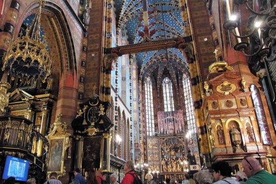 Fahrten GalizienBukowina 2016 05 Krakau Marienkirche 555x370 - Galizien und Bukowina 2016