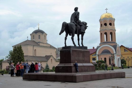 Fahrten GalizienBukowina 2016 25 Halitsch Marktplatz 555x370 - Galizien und Bukowina 2016