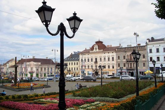 Fahrten GalizienBukowina 2016 31 Czernowitz Ringplatz 555x370 - Galizien und Bukowina 2016