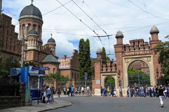 Fahrten GalizienBukowina 2016 36 Czernowitz Universität 555x370 - Galizien und Bukowina 2016