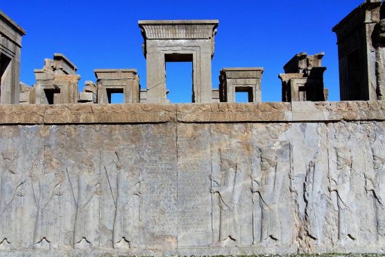 Fahrten Iran 2017 23 Persepolis Darius Palast 555x370 - Iran 2017